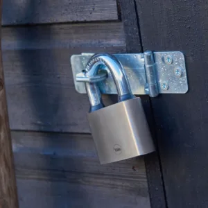 Y112/40/124/1 Yale 40mm Iron Disc Padlock with3 Retaining Keys (Silver Finish) 4 5052847111291.PT01 1100x