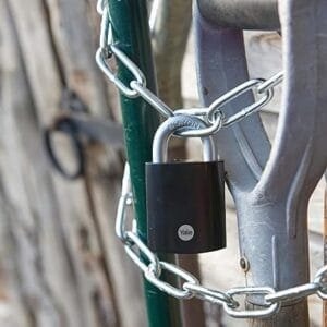 Yale Y90SB Padlock Hardened Steel Body and Boron Steel Shackle, Max Security Padlock Black 10 71 b2LXpmIL. AC SX425