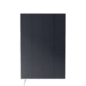 Yale Solar Panel Charger for Smart Outdoor Camera, weather resistant with built-in 2 meter long USB- cable 4 zonnepaneel oplader voorkant
